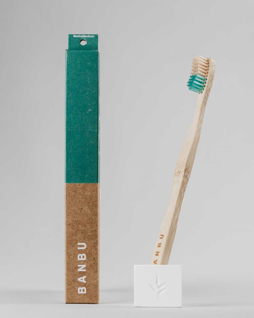 Cepillo de Dientes de Madera Cerdas Medias - Montber Professional Brand