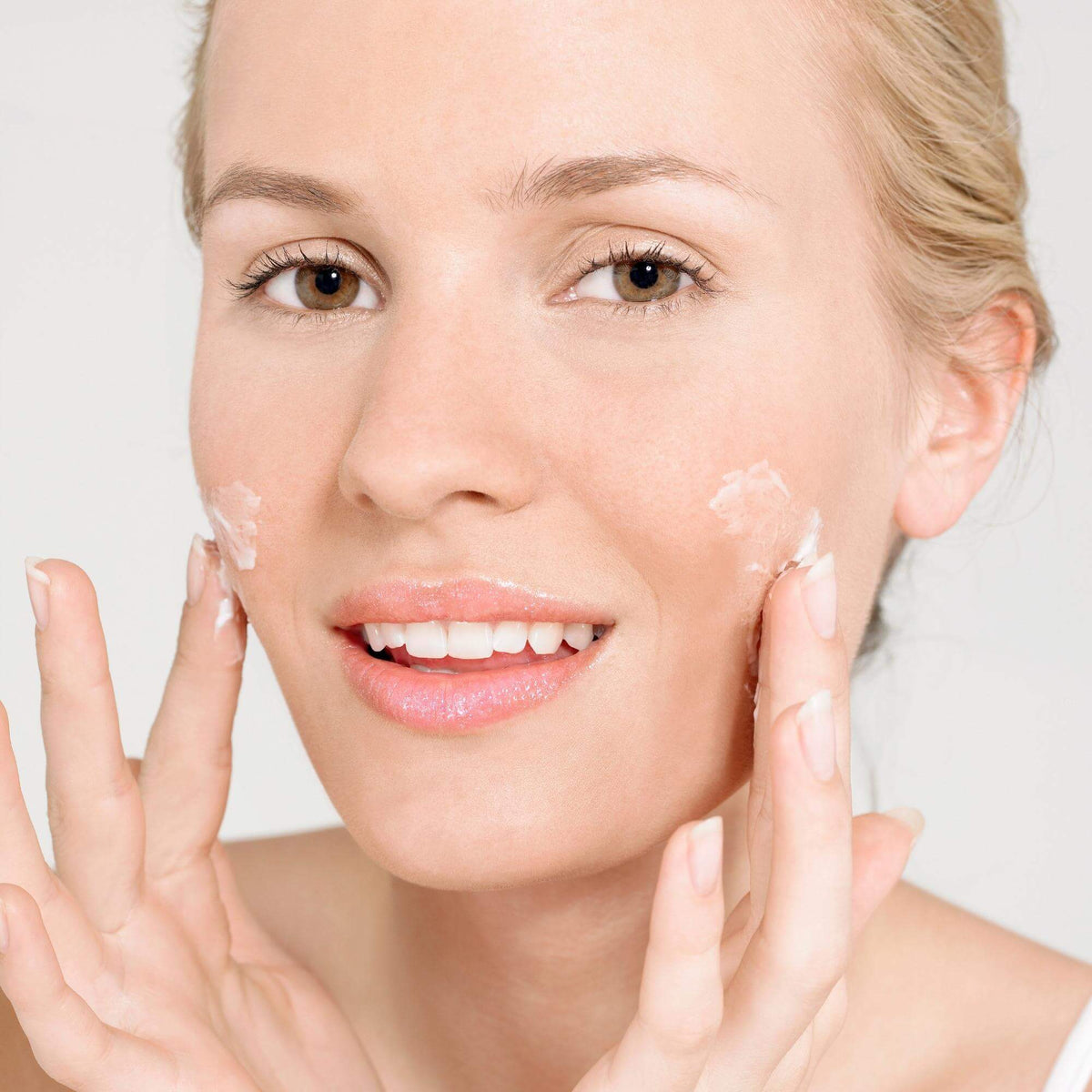Activo facial blanqueante SPF 20 - 200 ml - Montber Professional Brand