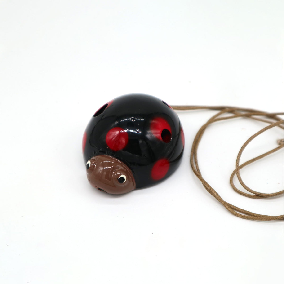 Ocarina de cerámica con forma de mariquita