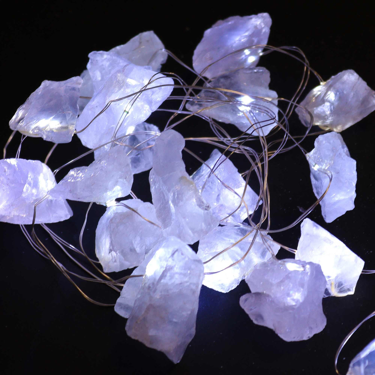 Guirnalda de luces con piedras de cuarzo de roca