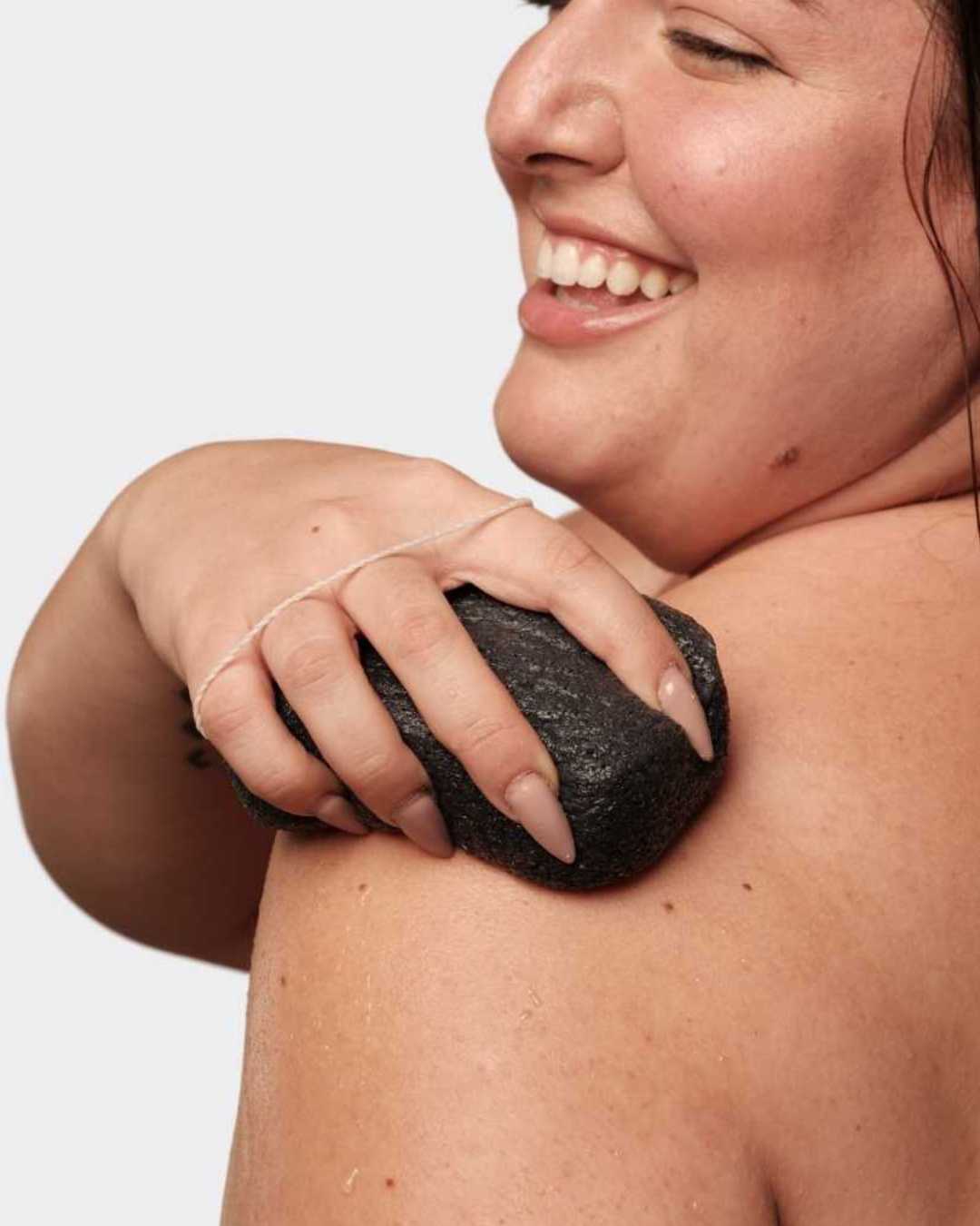 Esponja Konjac Corporal Piel Grasa con Carbón - Montber Professional Brand