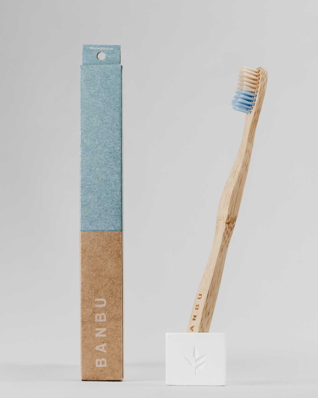 Cepillo de Dientes de Madera Cerdas Medias - Montber Professional Brand