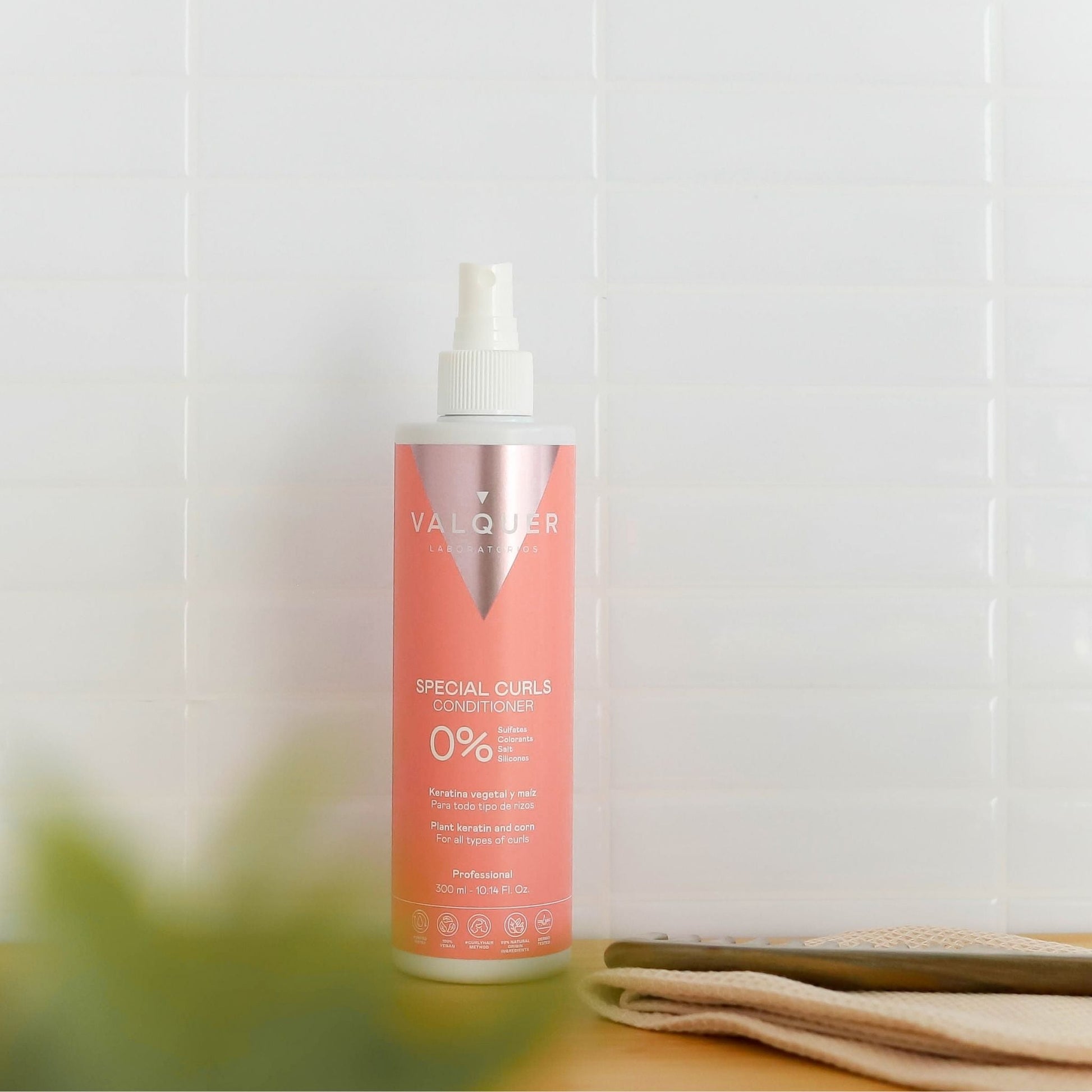 Acondicionador rizos apto para Método Curly (Sin Aclarado). Leave in - 300ml - Montber Professional Brand