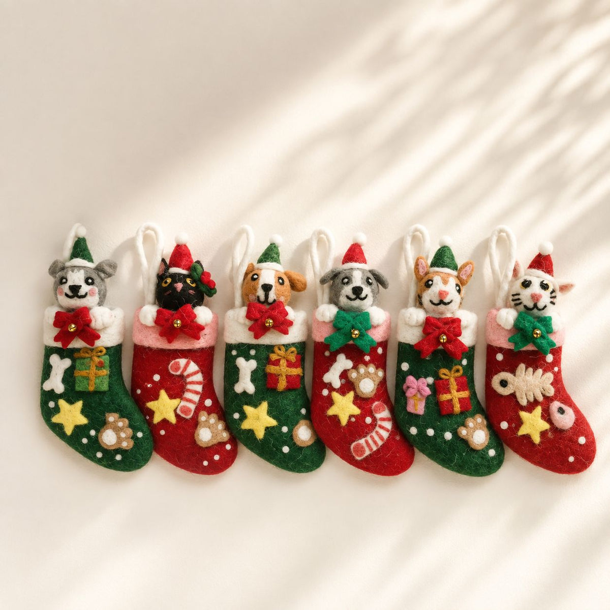 Calcetines navideños de fieltro para mascotas - Set de 6