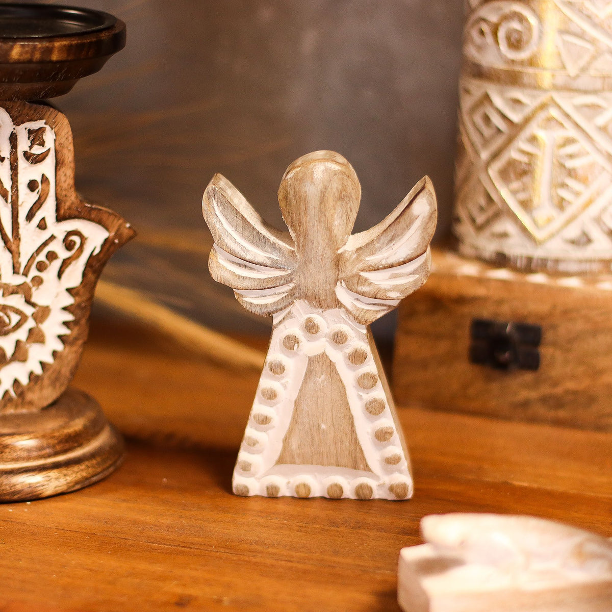 Ángel de madera de mango con lavado blanco 13 cm
