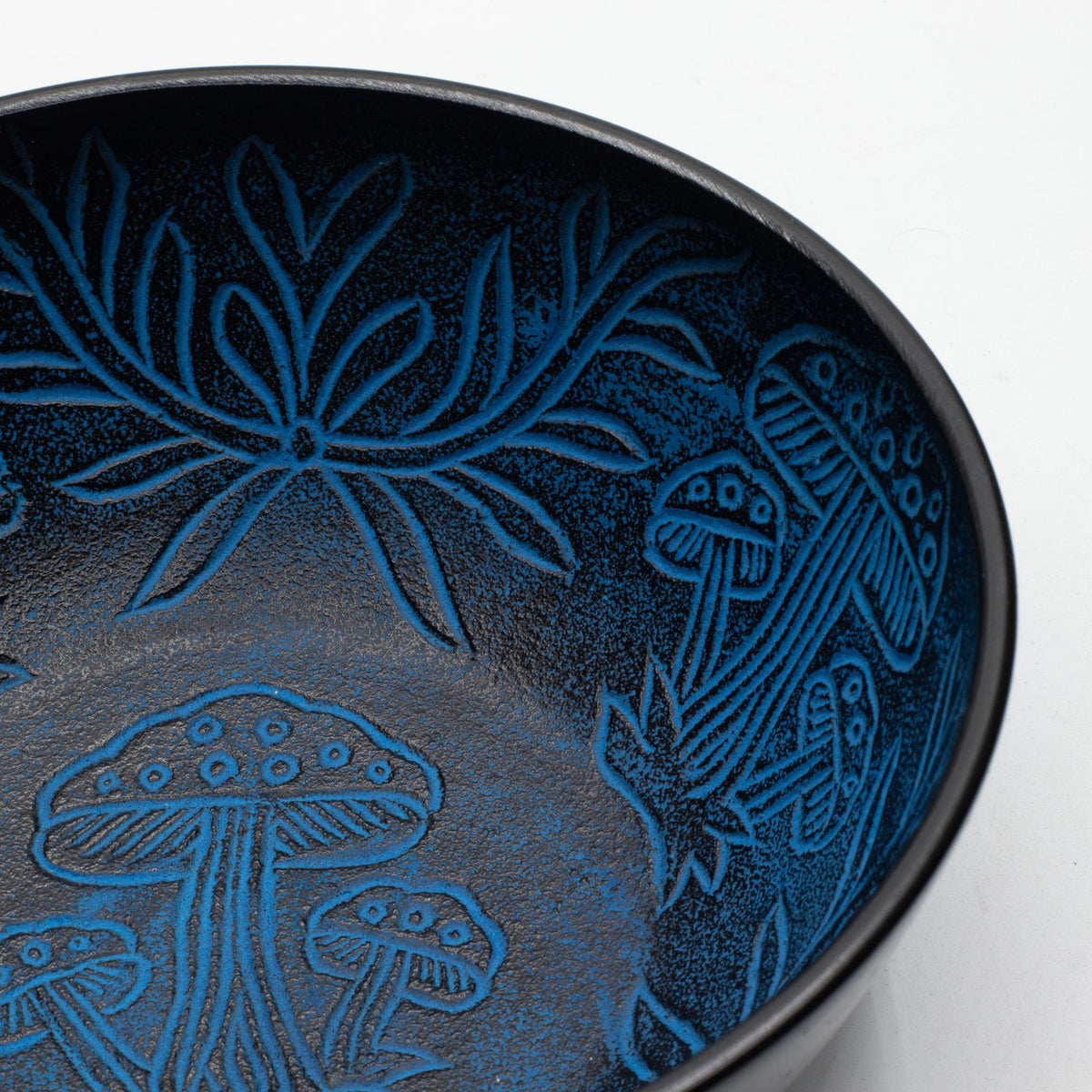 Cuenco tibetano de aluminio con setas grabadas en azul, foto 3