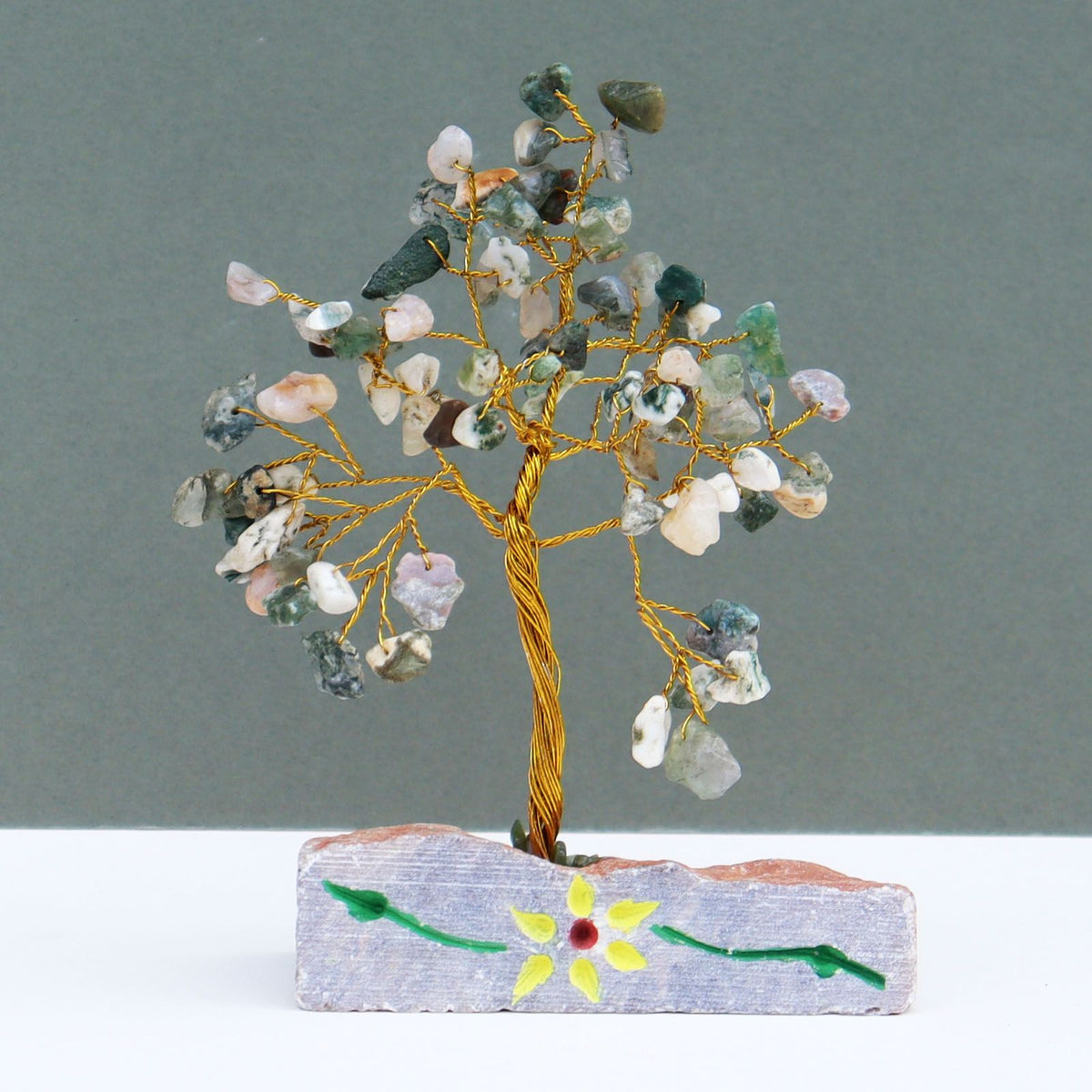 Árbol de gemas indio de ágata verde con 80 piedras