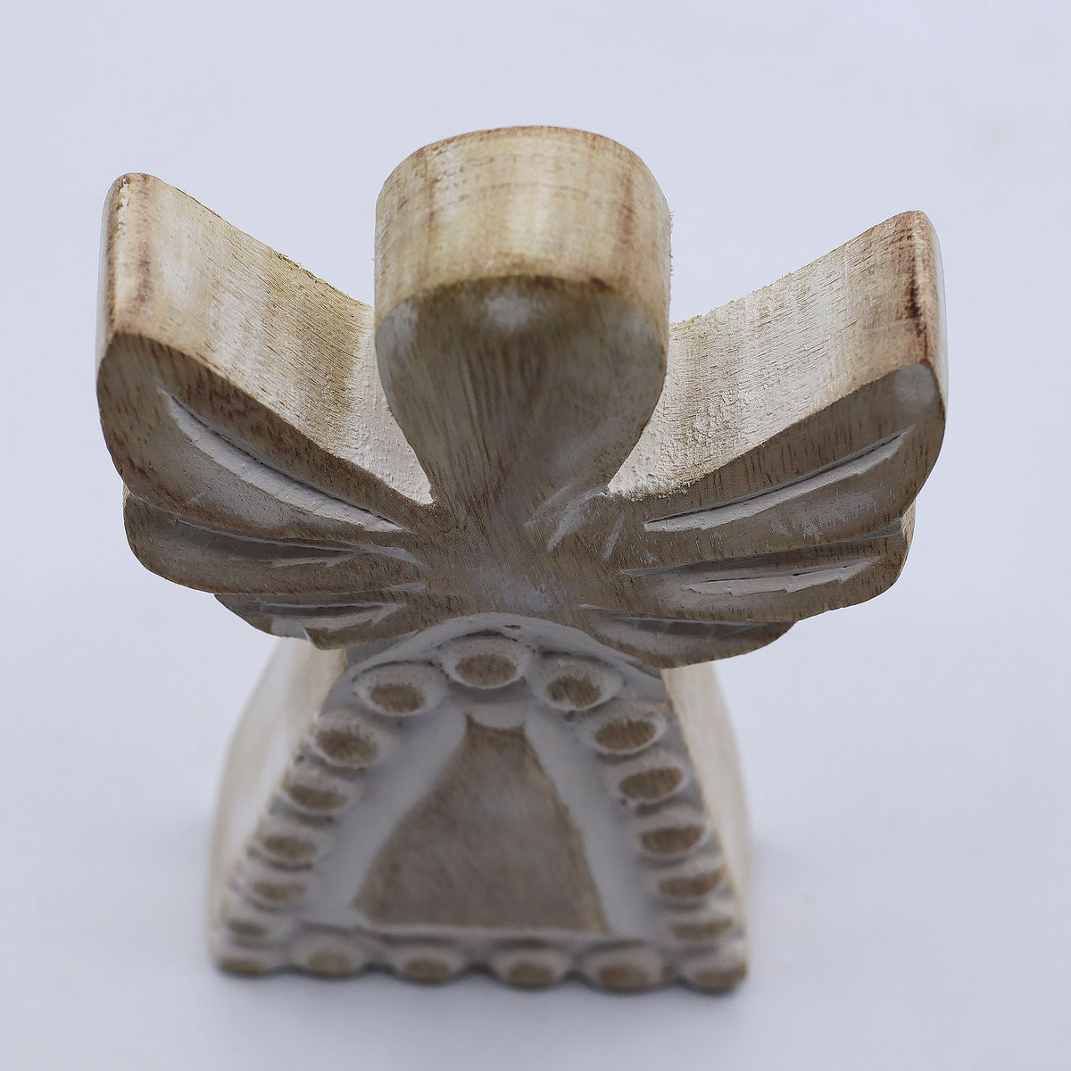 Ángel de madera de mango con lavado blanco 13 cm