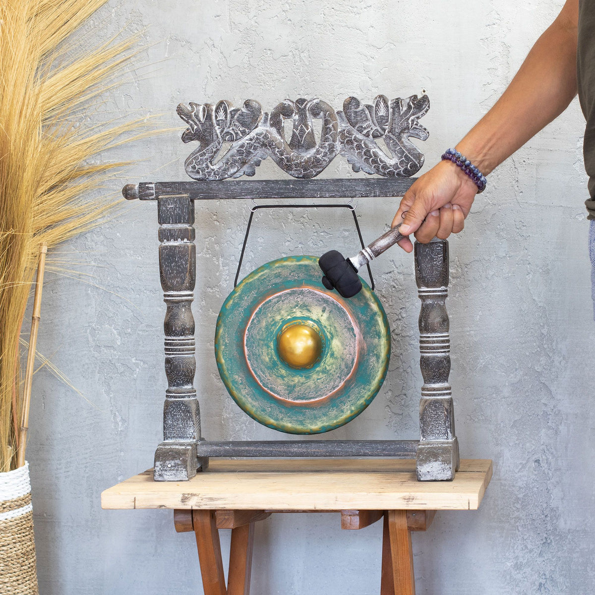 Gong de meditación de 25 cm verde envejecido con soporte de madera tallada, foto 3