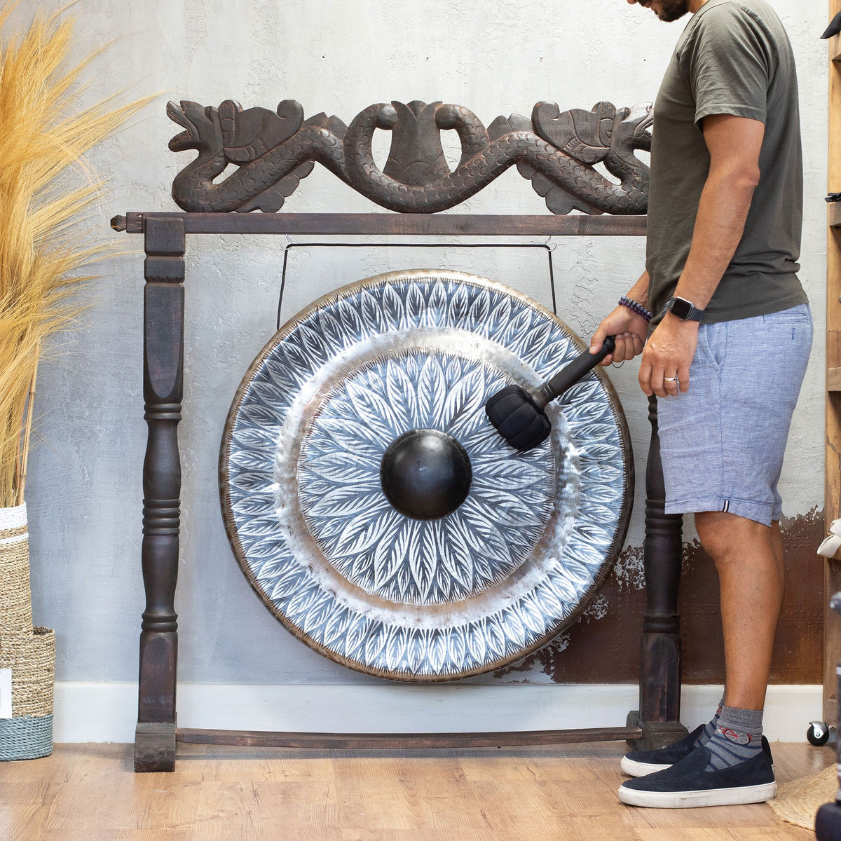 Gong de meditación de 80 cm plateado con soporte de madera tallada, foto 6