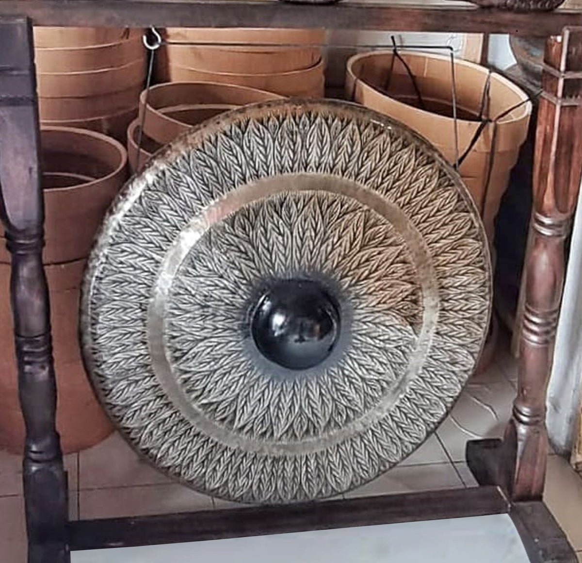 Gong de meditación de 80 cm plateado con soporte de madera tallada, foto 3