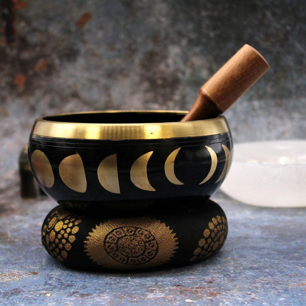 Set de cuenco tibetano grande negro con fases lunares con mazo y cojín, foto 5