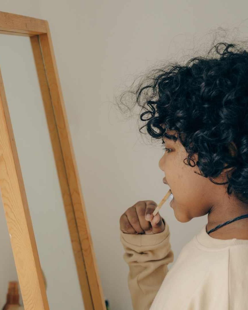 Cepillo de Dientes de Madera Infantil Cerdas Extrasuaves - Montber Professional Brand