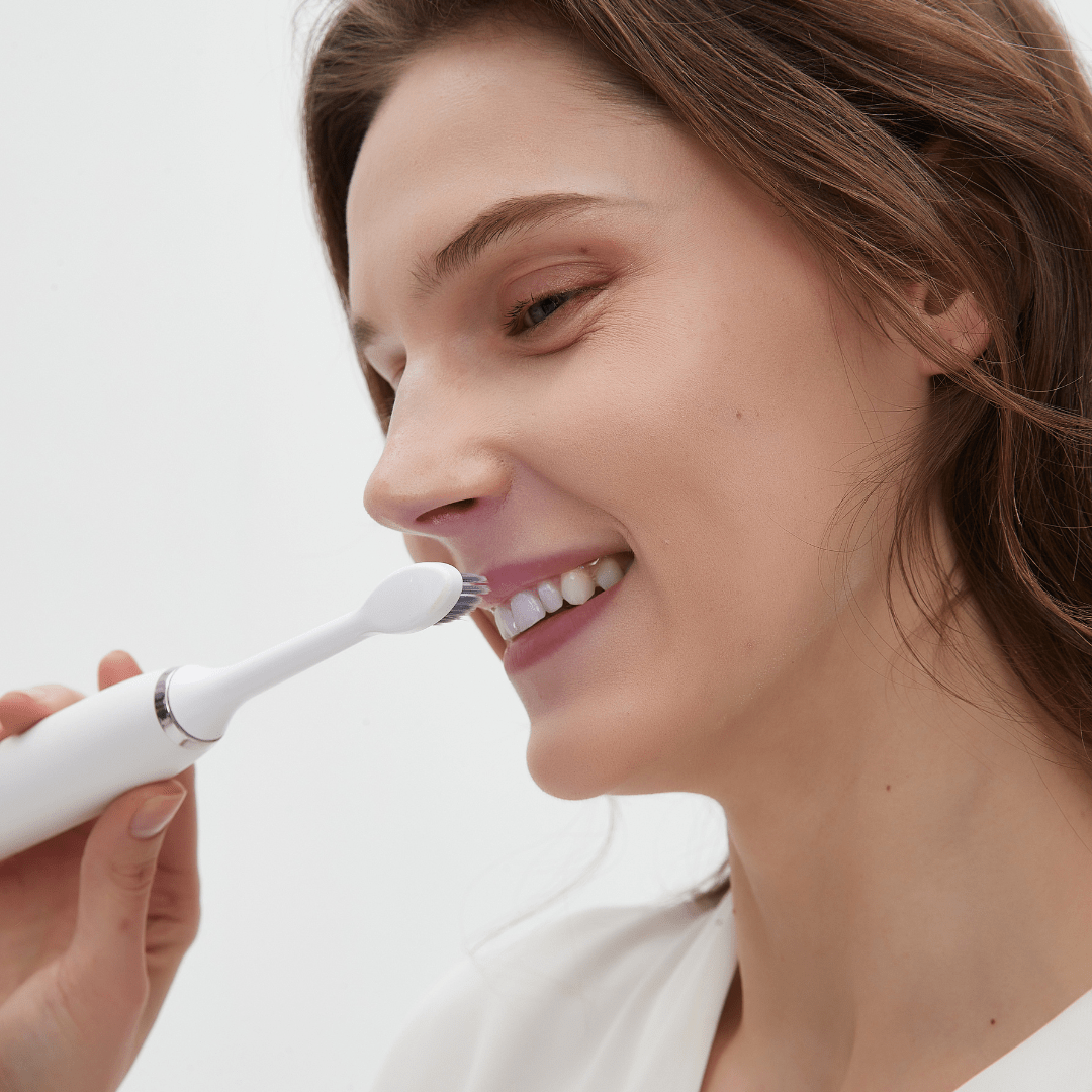 Cepillo de Dientes Eléctrico LED 2 en 1 - Montber Professional Brand