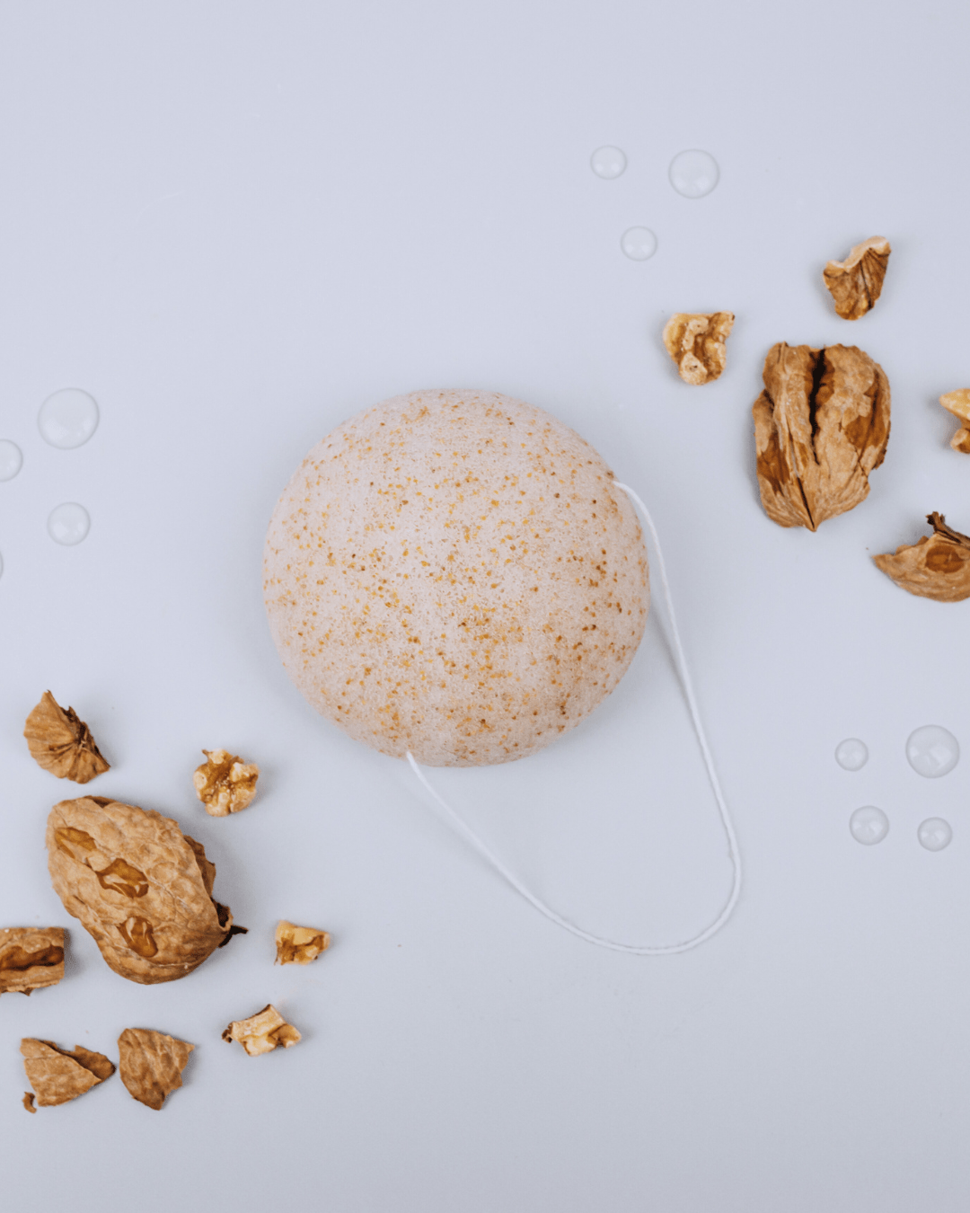 Esponja Konjac Facial Exfoliante con Nuez - Montber Professional Brand