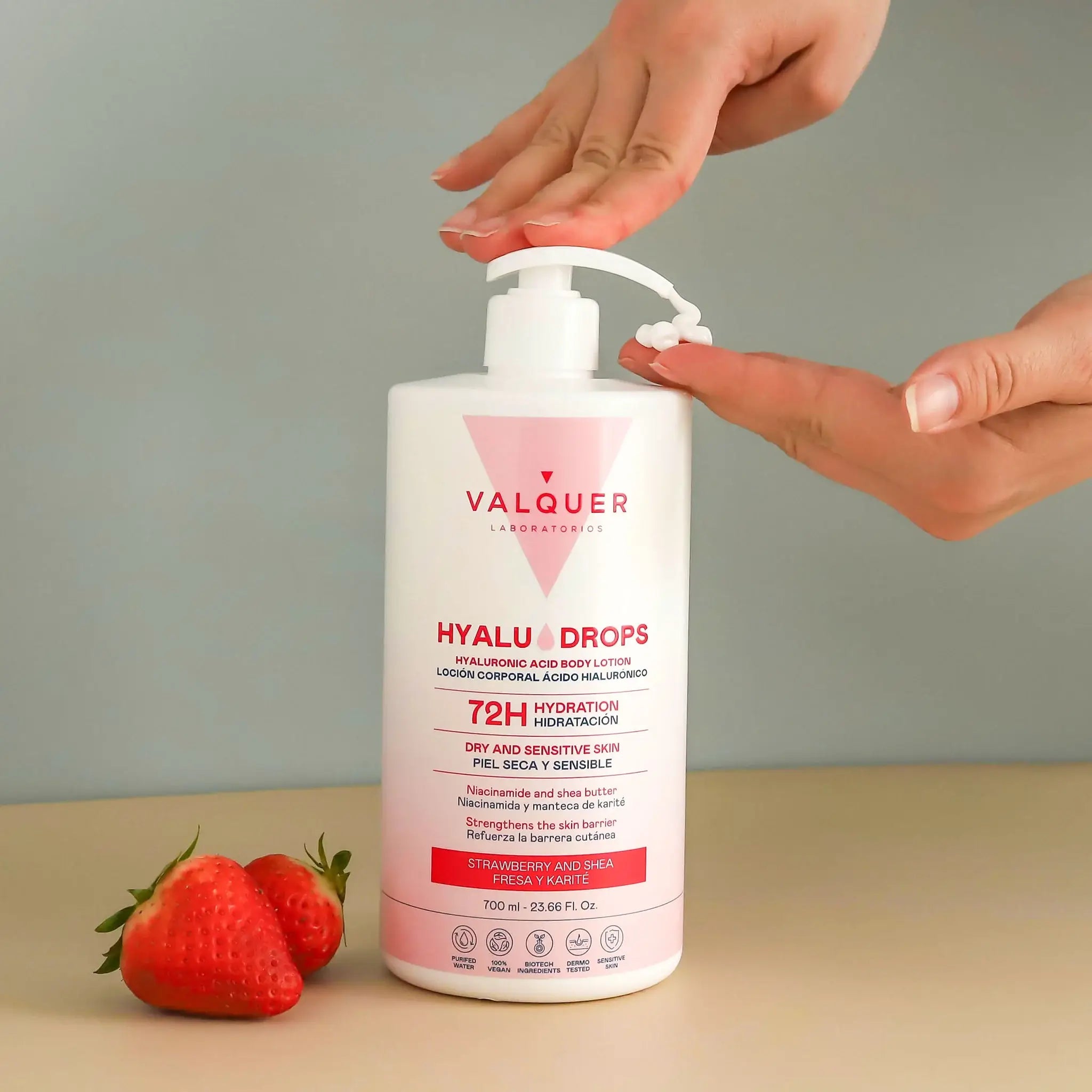 Hyaludrops Loción Corporal Fresa y Karité – Hidratación 72H - 700 ml - Montber Professional Brand