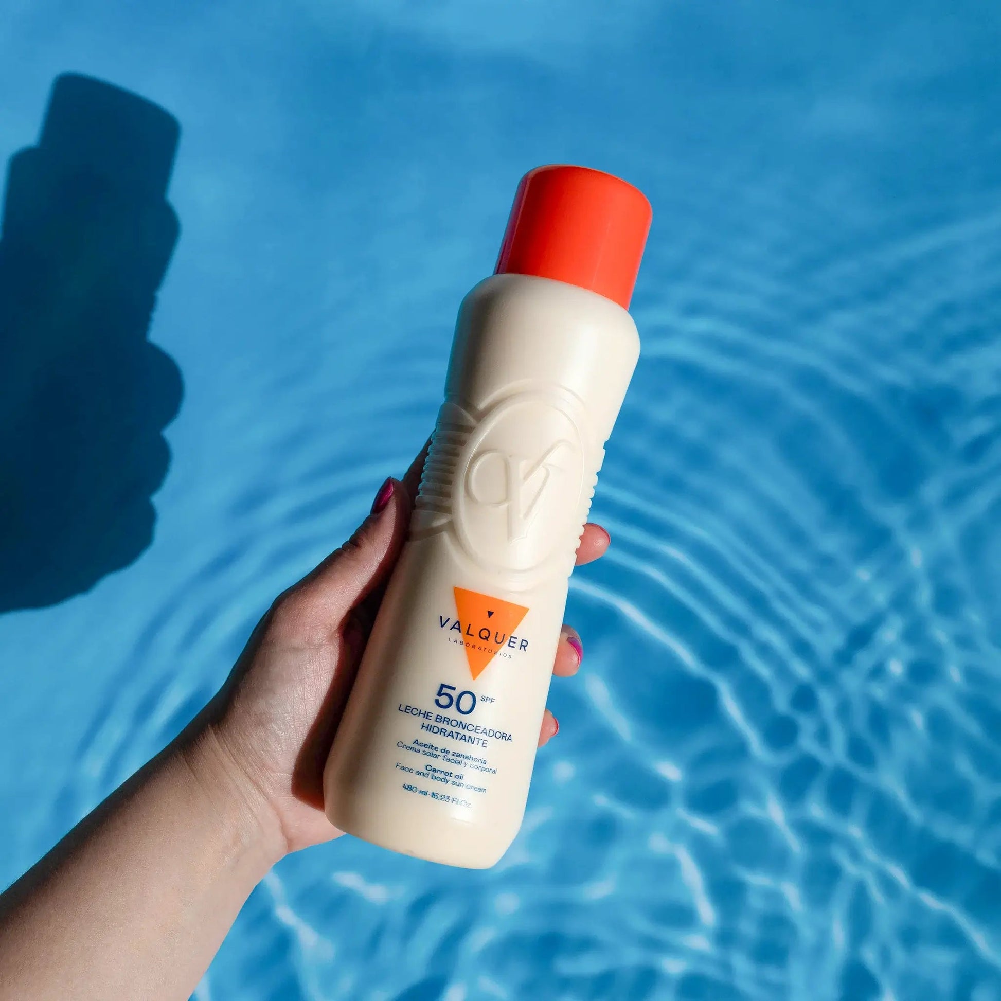 Leche hidratante bronceadora de zanahorias facial y corporal SPF 50 - 480 ml - Montber Professional Brand