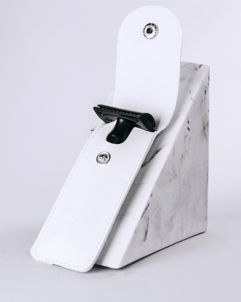 LIQUIDACIÓN Funda Maquinilla de Afeitar Blanca - Montber Professional Brand