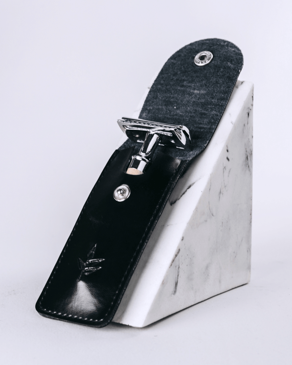 LIQUIDACIÓN Funda Maquinilla de Afeitar Negra - Montber Professional Brand