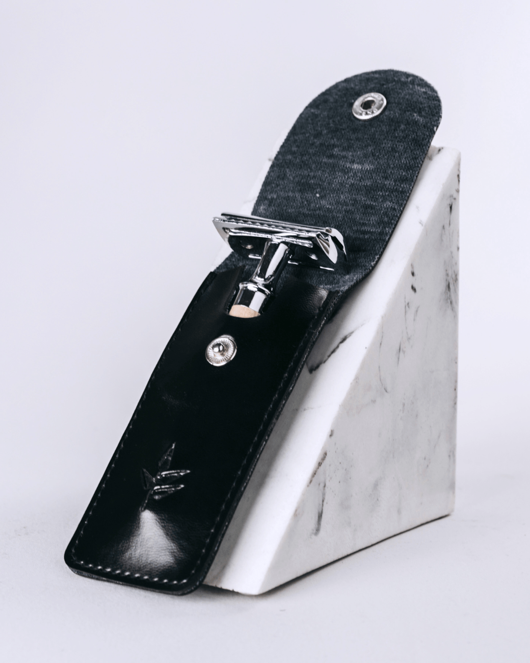 LIQUIDACIÓN Funda Maquinilla de Afeitar Negra - Montber Professional Brand