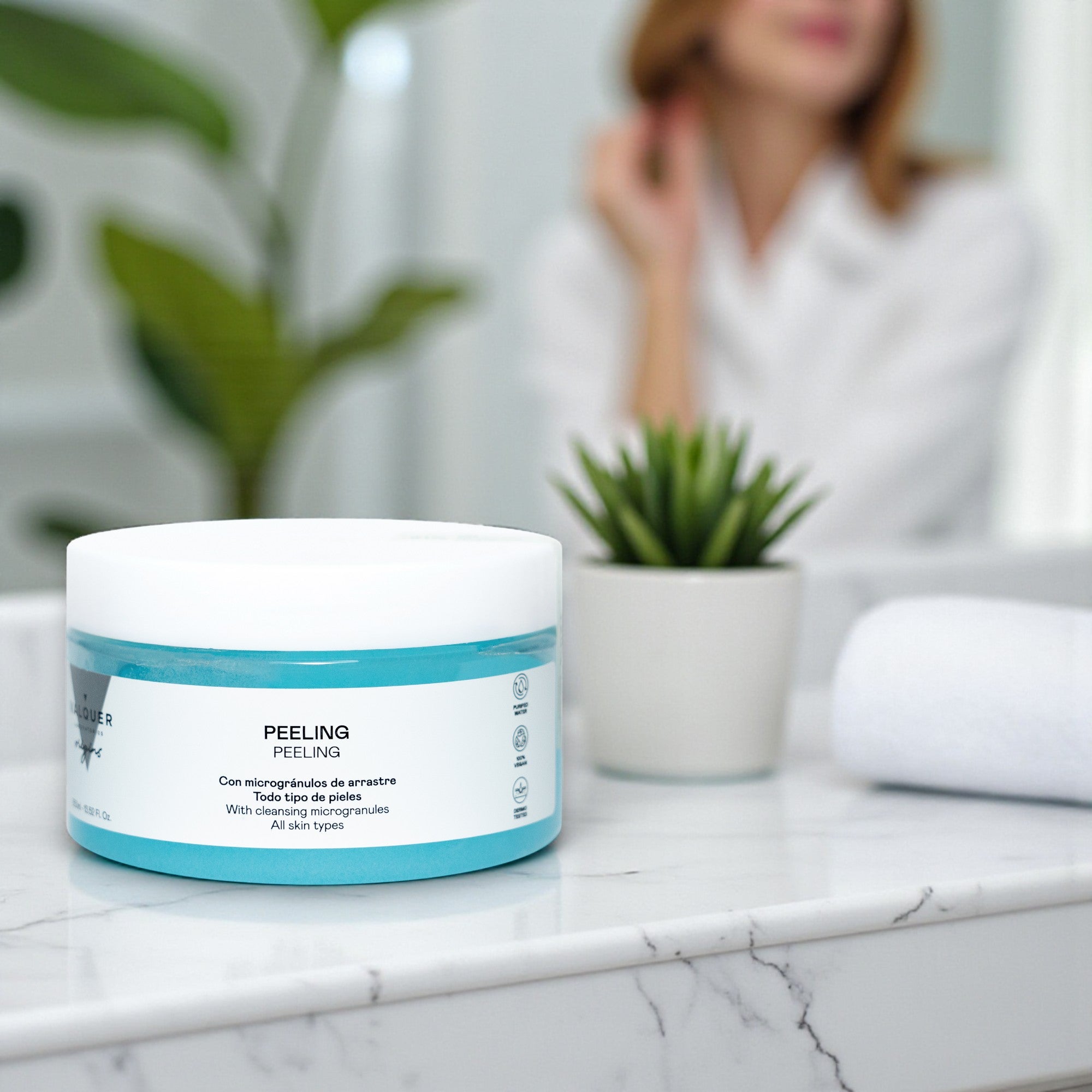 Peeling Facial – Gel Exfoliante Suave con Microgránulos Naturales - Montber Professional Brand