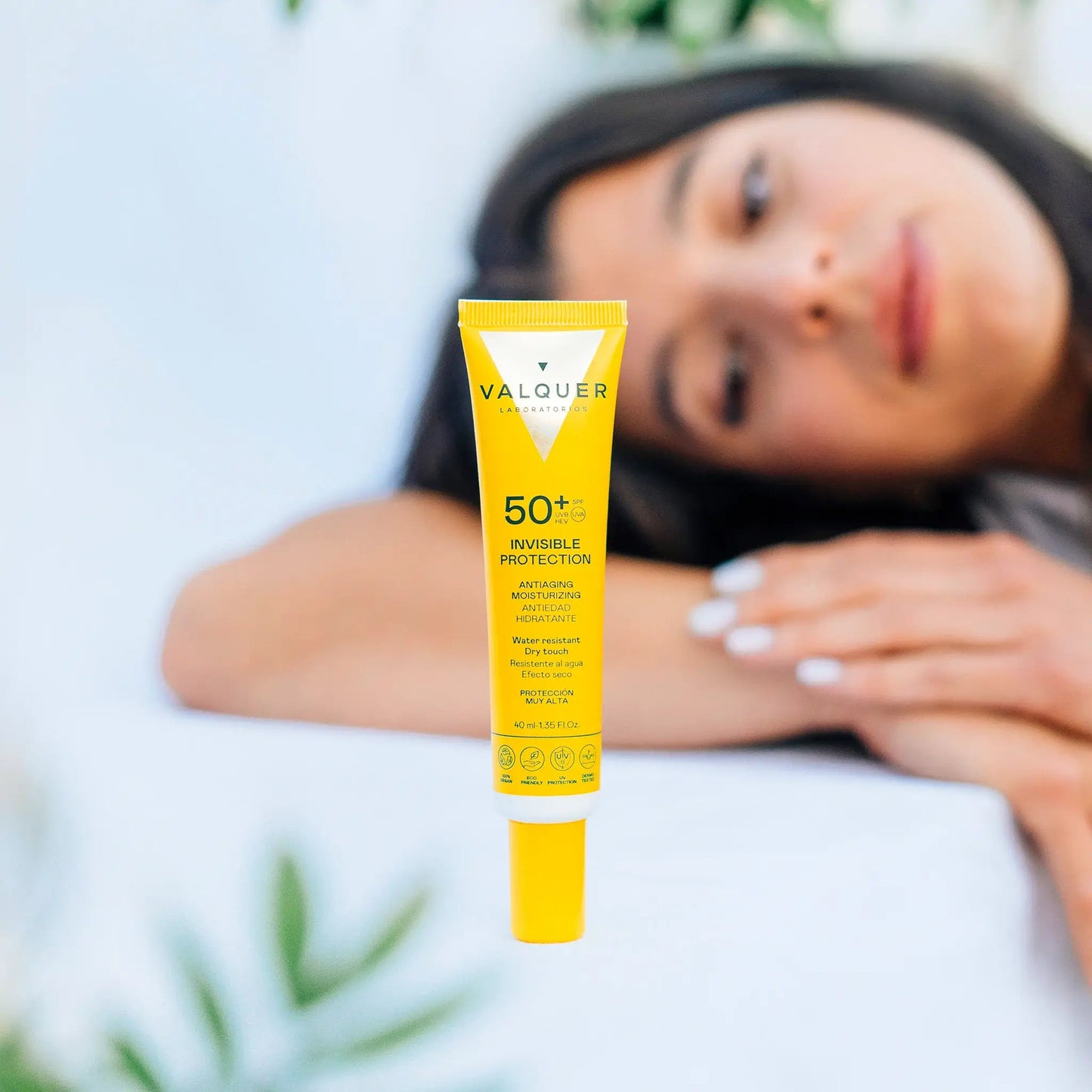 Sérum Facial Invisible Protection SPF 50+ Antiedad e Hidratante - 40 ml - Montber Professional Brand