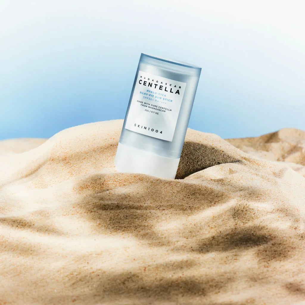 SKIN1004 Madagascar Centella Hyalu - Cica Silky - Fit Sun Stick SPF50+ PA++++ – Protector Solar en Barra con Centella Asiática y Ácido Hialurónico (20g) - Montber Professional Brand
