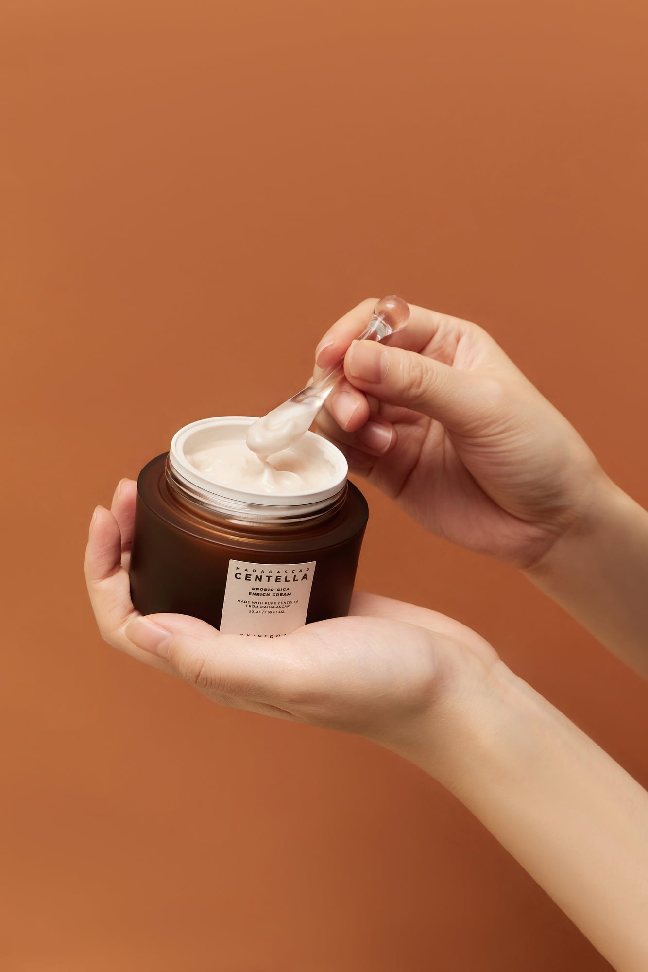 SKIN1004 Madagascar Centella Probio - Cica Enrich Cream | Crema Reparadora y Fortalece la Barrera Cutánea – Cosmética Coreana K - Beauty (50ml) - Montber Professional Brand